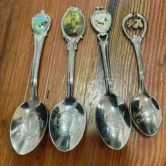Collectible silver spoons set of 4 - Picture 1 of 6